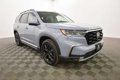 2025 Honda Pilot, $49999. Photo 10