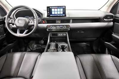 2025 Honda Pilot, $49999. Photo 3
