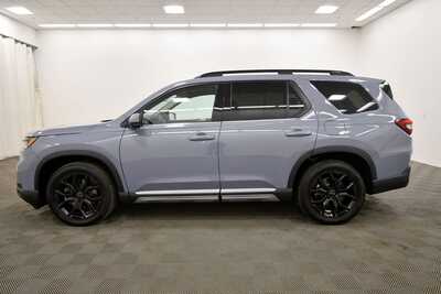 2025 Honda Pilot, $49999. Photo 4