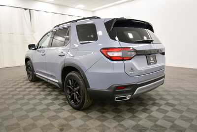 2025 Honda Pilot, $49999. Photo 5