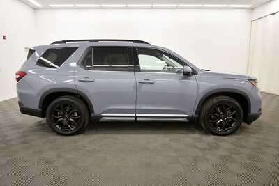 2025 Honda Pilot, $49999. Photo 9