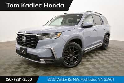 2025 Honda Pilot, $49999. Photo 1