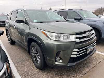 2019 Toyota Highlander, $26599. Photo 2