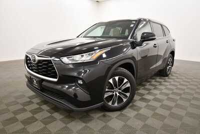 2020 Toyota Highlander, $29999. Photo 2