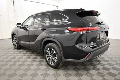 2020 Toyota Highlander, $29999. Photo 5