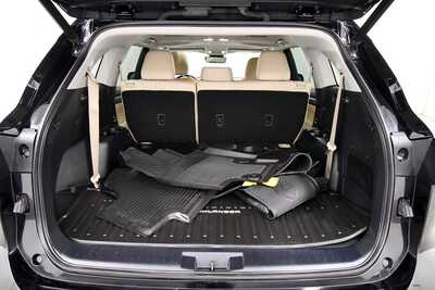2020 Toyota Highlander, $29999. Photo 7