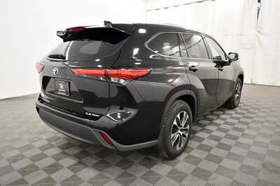 2020 Toyota Highlander, $29999. Photo 8