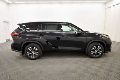 2020 Toyota Highlander, $29999. Photo 9