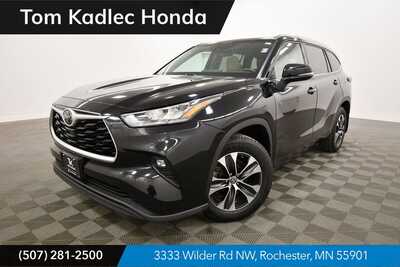 2020 Toyota Highlander, $29999. Photo 1