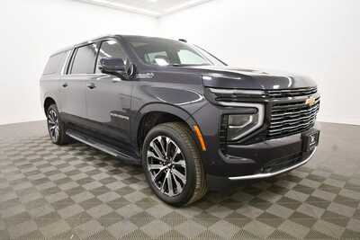 2025 Chevrolet Suburban, $81291. Photo 10