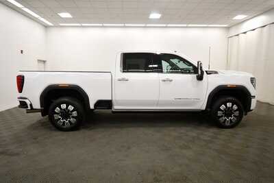 2024 GMC 2500 Crew Cab, $66849. Photo 9