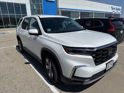 2023 Honda Pilot, $38349. Photo 2