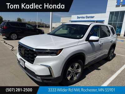 2023 Honda Pilot, $38349. Photo 1