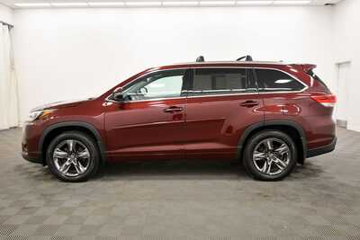 2018 Toyota Highlander, $25849. Photo 4