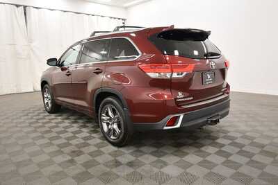 2018 Toyota Highlander, $25849. Photo 5