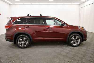 2018 Toyota Highlander, $25849. Photo 9