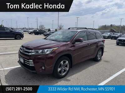 2018 Toyota Highlander, $27745. Photo 1