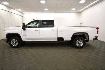2024 Chevrolet 2500 Crew Cab, $53345. Photo 4