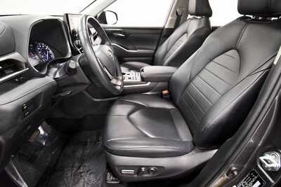 2022 Toyota Highlander, $37009. Photo 12