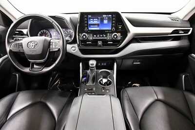 2022 Toyota Highlander, $37009. Photo 3