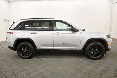 2024 Jeep Grand Cherokee, $33330. Photo 9