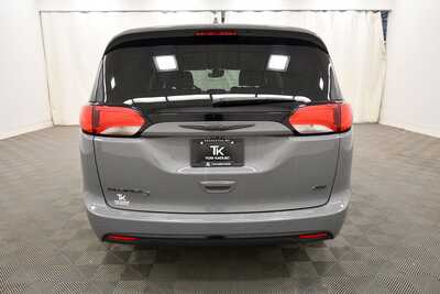 2020 Chrysler Pacifica, $25349. Photo 6