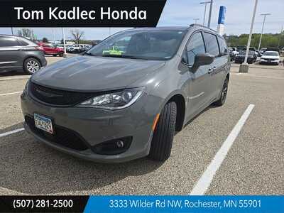 2020 Chrysler Pacifica, $25349. Photo 1