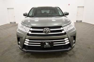2019 Toyota Highlander, $25349. Photo 11