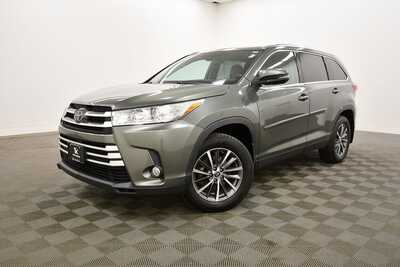 2019 Toyota Highlander, $25349. Photo 2