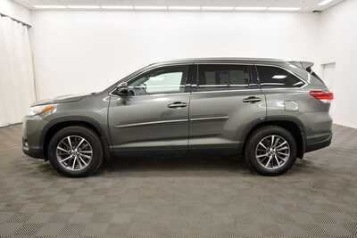 2019 Toyota Highlander, $25349. Photo 4