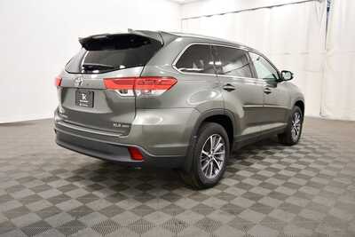 2019 Toyota Highlander, $25349. Photo 8