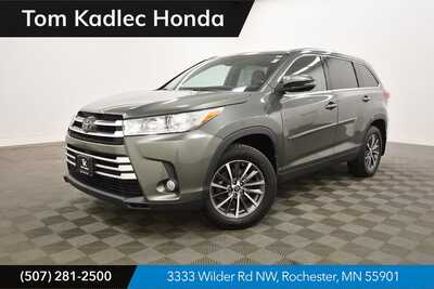 2019 Toyota Highlander, $25349. Photo 1
