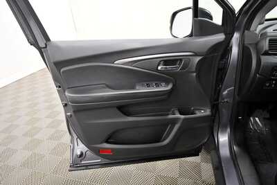 2020 Honda Ridgeline, $21849. Photo 12