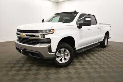 2020 Chevrolet 1500 Crew Cab, $28349. Photo 2