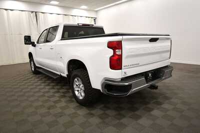 2020 Chevrolet 1500 Crew Cab, $28349. Photo 5