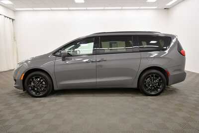2020 Chrysler Pacifica, $25349. Photo 4