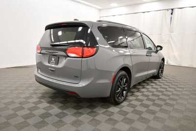 2020 Chrysler Pacifica, $25349. Photo 8