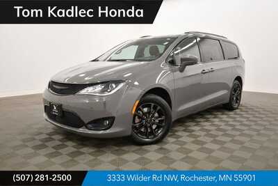 2020 Chrysler Pacifica, $25349. Photo 1