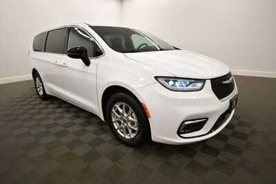 2025 Chrysler Pacifica, $30849. Photo 10