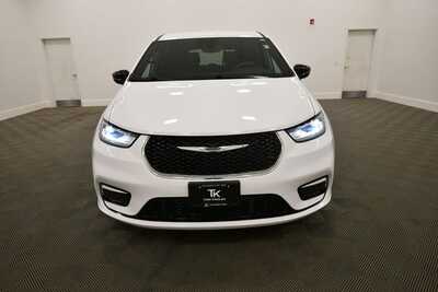 2025 Chrysler Pacifica, $30849. Photo 11