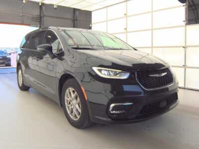 2025 Chrysler Pacifica, $32849. Photo 2