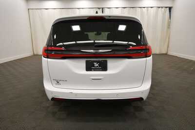 2025 Chrysler Pacifica, $30849. Photo 7