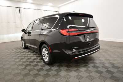 2025 Chrysler Pacifica, $29849. Photo 5