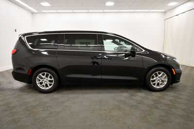 2025 Chrysler Pacifica, $29849. Photo 8