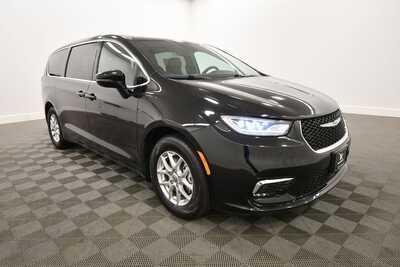 2025 Chrysler Pacifica, $29849. Photo 9