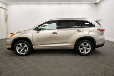 2015 Toyota Highlander, $19349. Photo 4