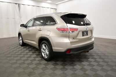 2015 Toyota Highlander, $19349. Photo 5