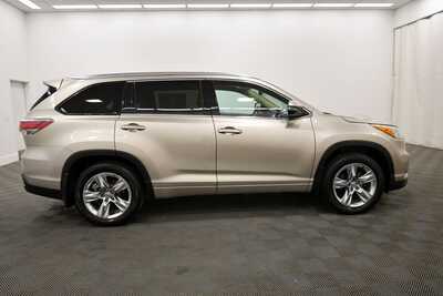 2015 Toyota Highlander, $19349. Photo 9