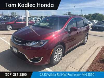 2017 Chrysler Pacifica, $12349. Photo 1