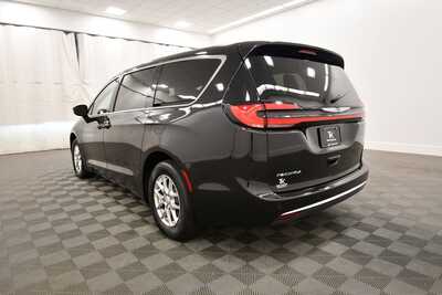 2025 Chrysler Pacifica, $31849. Photo 5